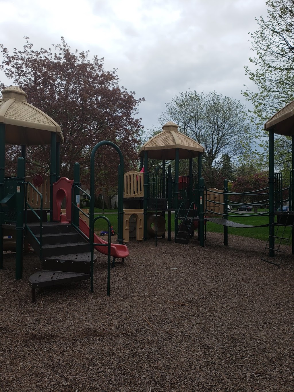 Chestnut Hills Park | Chestnut Hills Park, 32 Chestnut Hills Pkwy, Etobicoke, ON M9A 3K5, Canada | Phone: (416) 338-4386