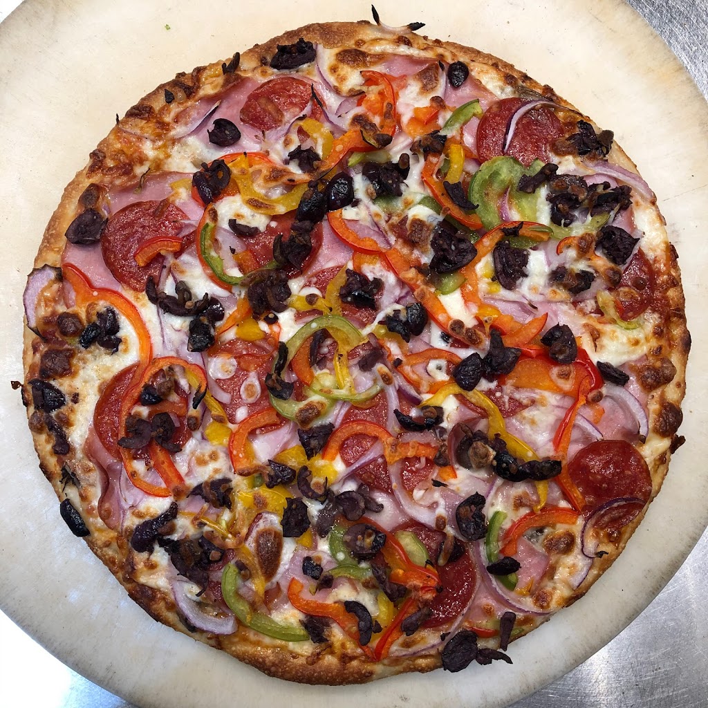 Red Rock Pizza Okotoks | 200 Southridge Dr #421, Okotoks, AB T1S 0B2, Canada | Phone: (403) 995-0037