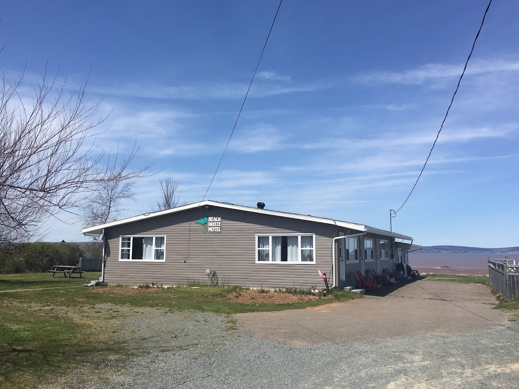 Beach Breeze Motel | 127 Evangeline Beach Rd, Grand Pré, NS B0P 1M0, Canada | Phone: (902) 542-5588
