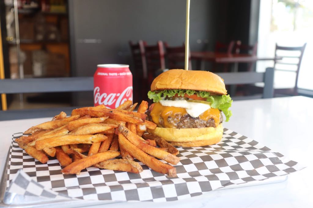 Top Gun Burger | 2761 Markham Rd unit D31-32, Scarborough, ON M1X 0A4, Canada | Phone: (647) 344-7883