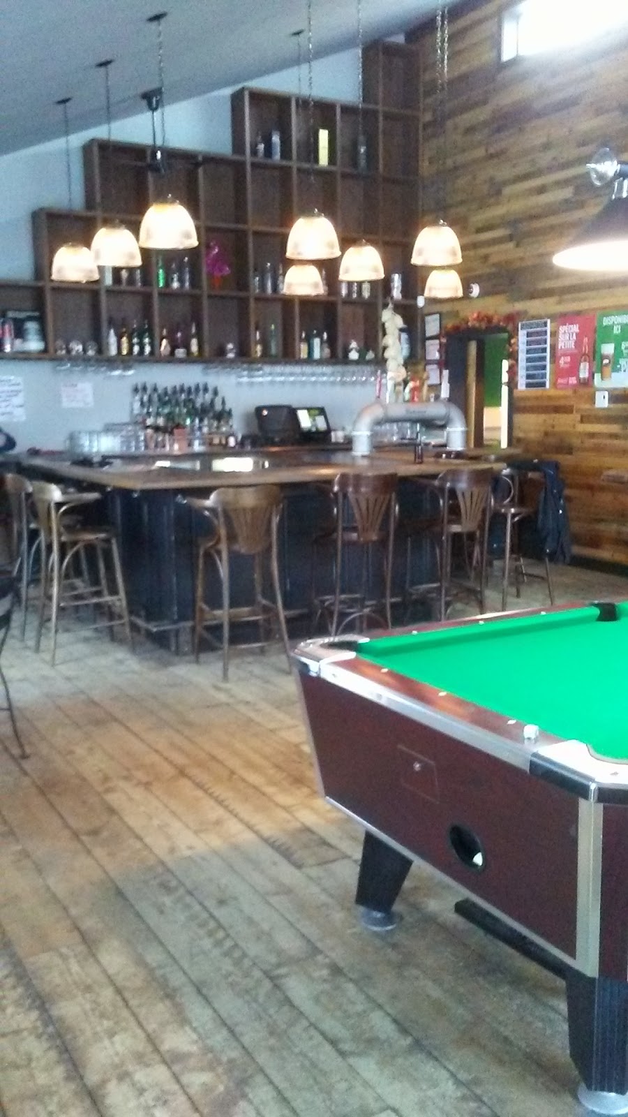 Café - Pub Le Flamant | 377 Boul St-Pierre, Saint-Raphaël, QC G0R 4C0, Canada | Phone: (418) 705-7575