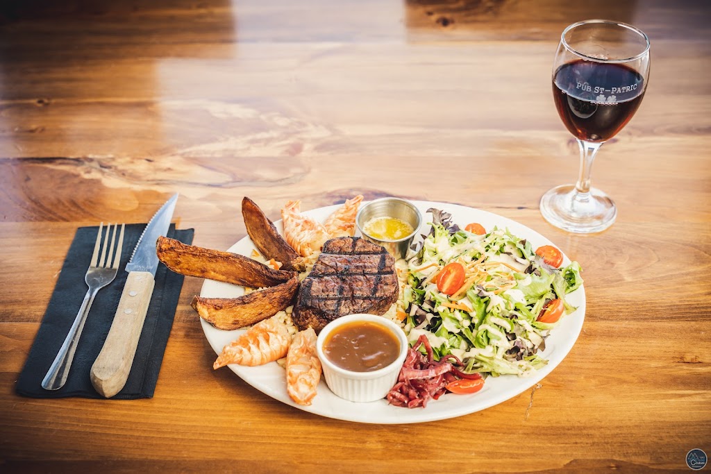 Auberge Éva - Resto Pub St-Patric | 160 Chem. de la Montagne, Lac-Bouchette, QC G0W 1V0, Canada | Phone: (418) 348-6832