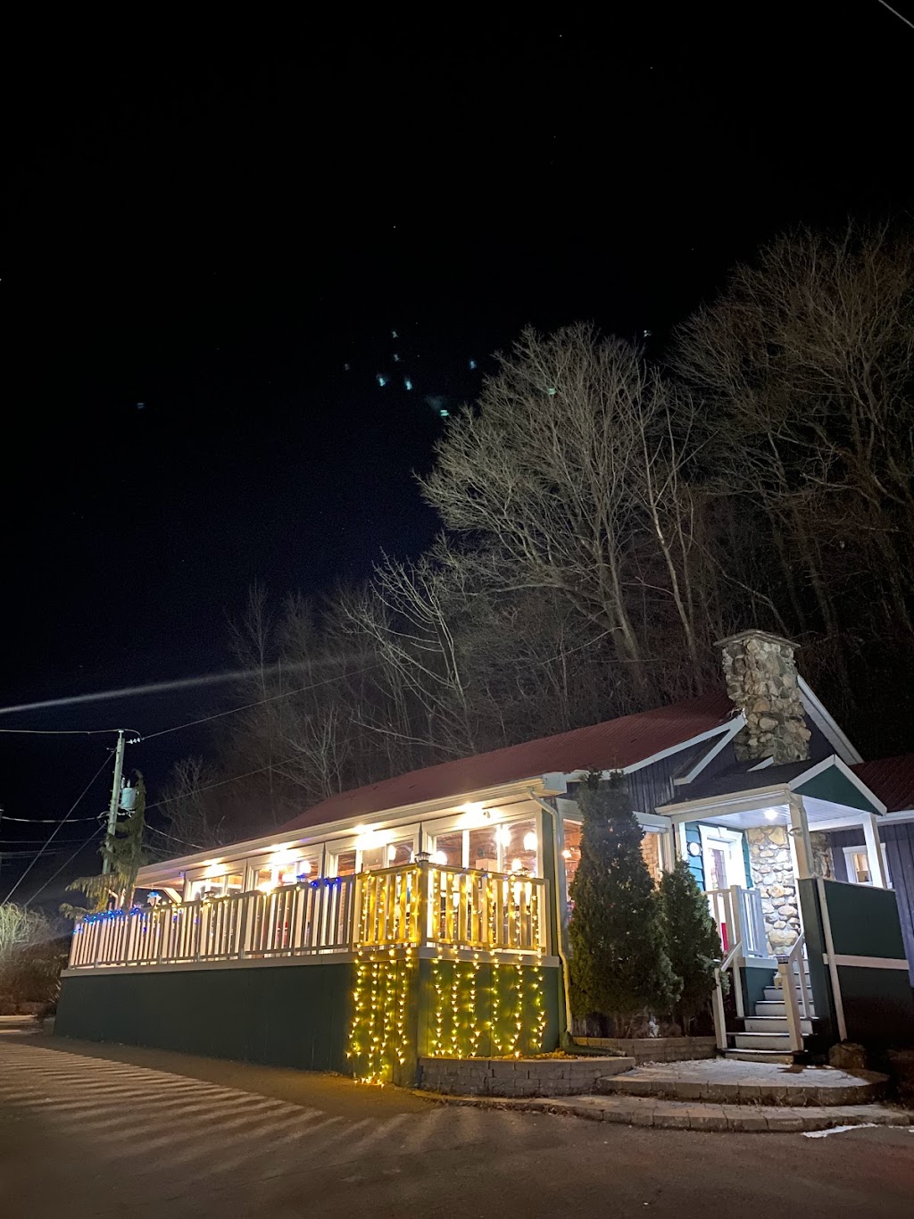 Restaurant Pizza Mozza | 1351 Chem. dOka, Oka, QC J0N 1E0, Canada | Phone: (450) 234-0800