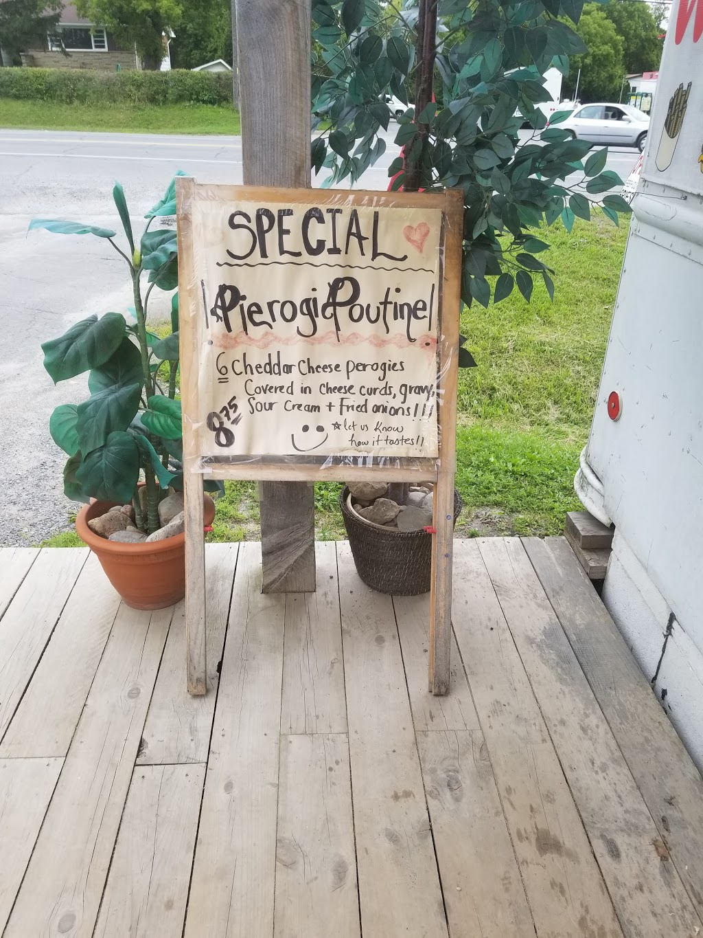 Evas Chip Wagon | 5496 Bank St, Gloucester, ON K1X 1G9, Canada | Phone: (613) 822-7603