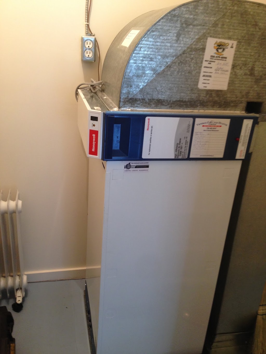 Aero Furnace Duct & Chimney Cleaning | 3581 Shelbourne St #100, Victoria, BC V8P 4G8, Canada | Phone: (250) 479-0090
