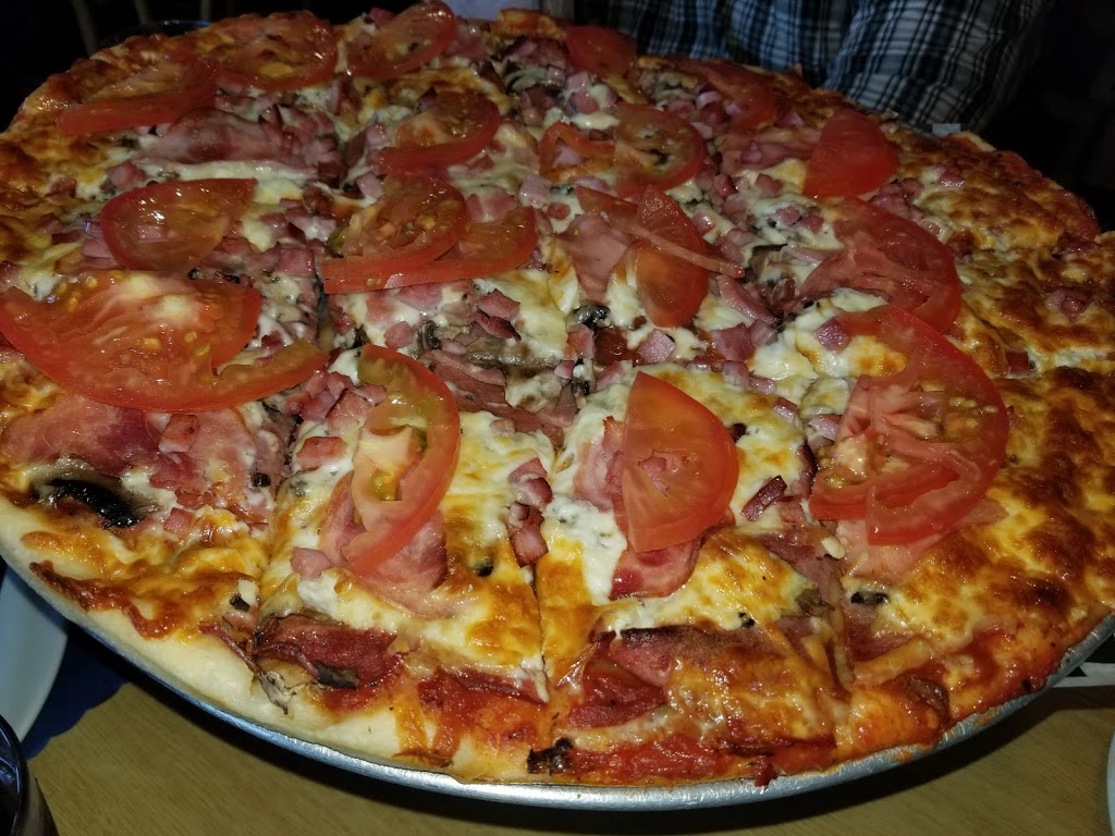 Pizza Den Restaurant | 162 2 Ave N, Stonewall, MB R0C 2Z0, Canada | Phone: (204) 467-2236