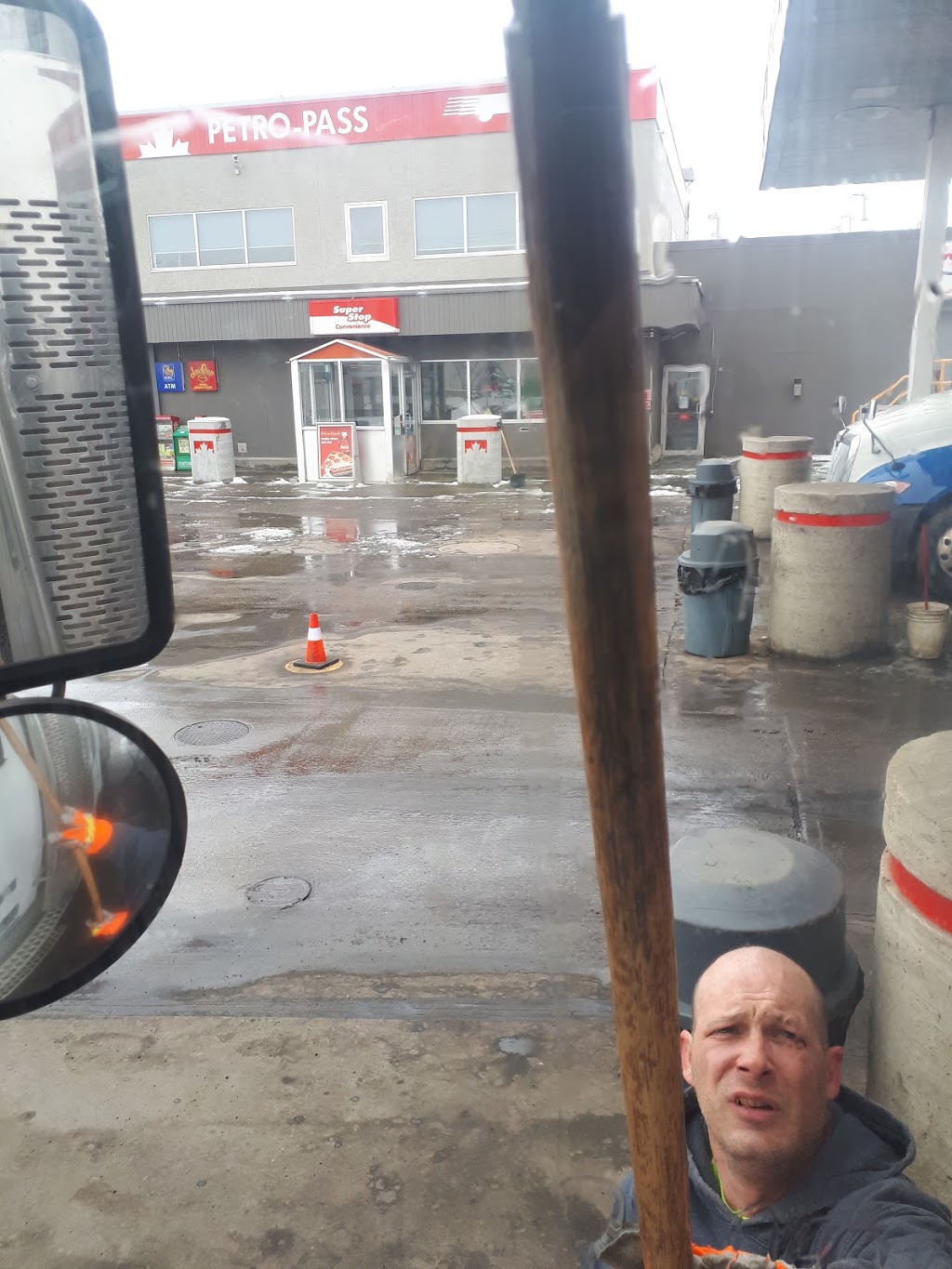 Petro-Pass Truck Stop | 15630 118 Ave NW, Edmonton, AB T5V 1C4, Canada | Phone: (780) 452-1102