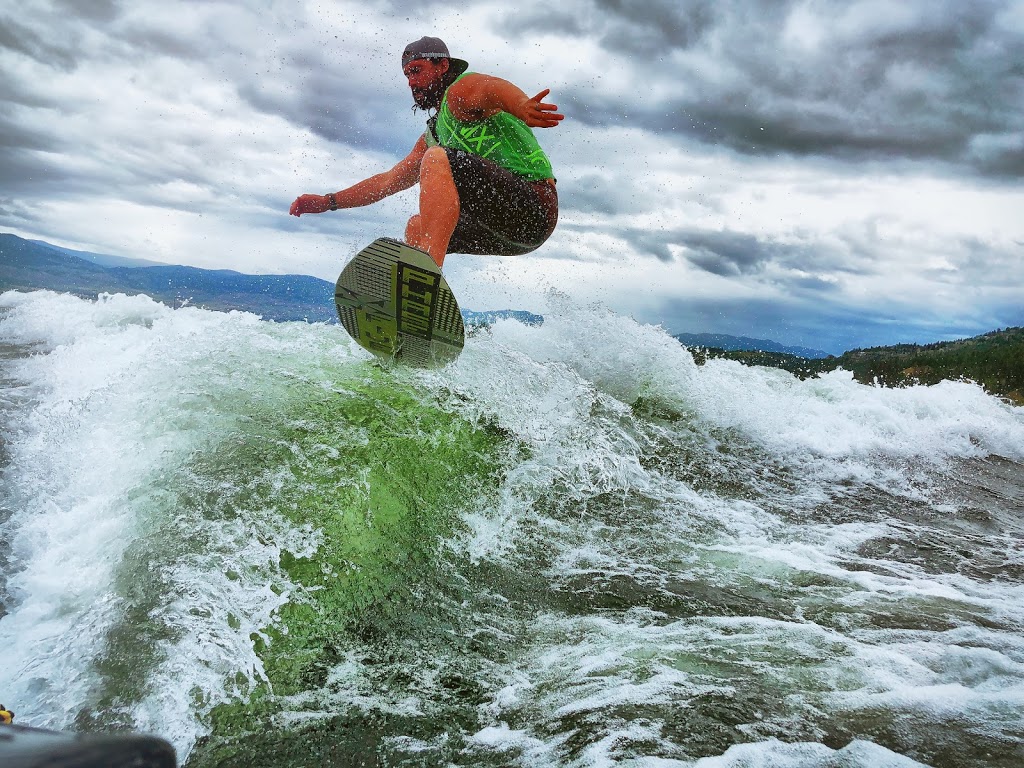 Wakebenders Boat Rental | 211 Bernard Ave, Kelowna, BC V1Y 1H2, Canada | Phone: (250) 550-6981