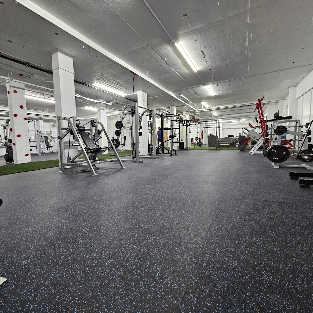 VANASTRANUATS GYM | 36 Winnipeg Rd, Clinton, ON N0M 1L0, Canada | Phone: (519) 440-2714