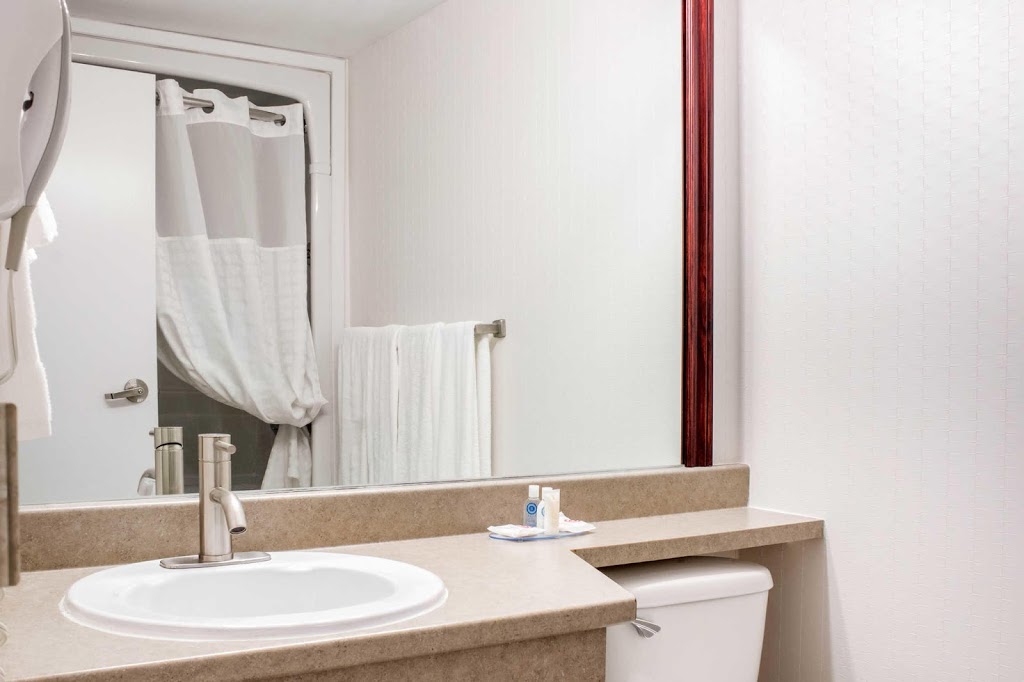 Comfort Inn | 560 Bedford Hwy, Halifax, NS B3M 2L8, Canada | Phone: (902) 443-0303