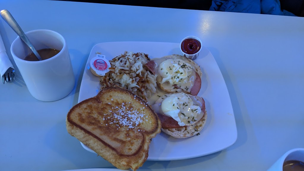 Lakeside Cafe | 100 Esplanade Ave, Harrison Hot Springs, BC V0M 1K0, Canada | Phone: (604) 796-2244