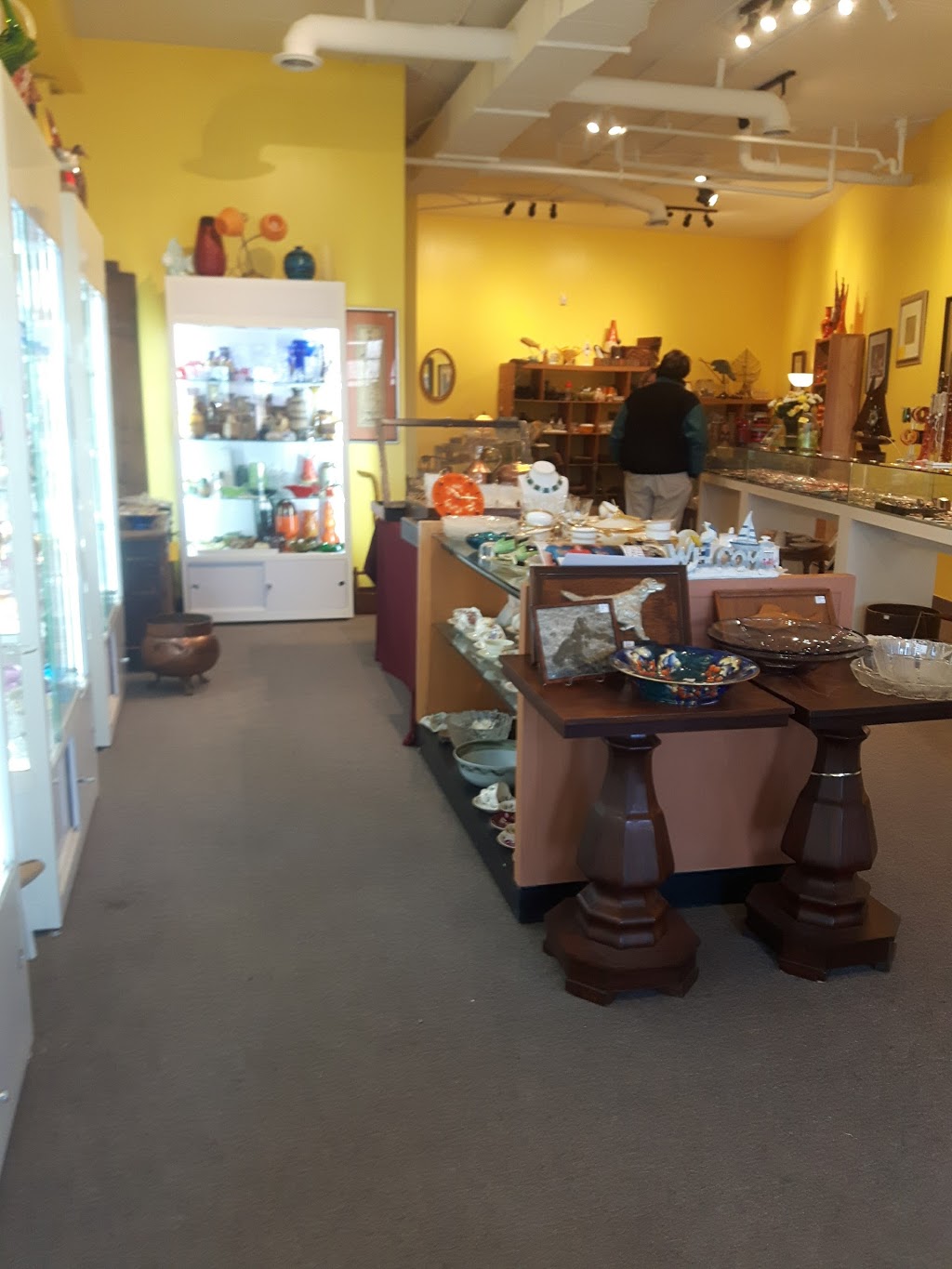 Glitzy Jools & Antiques | 50 Lakeport Rd Unit 104, St. Catharines, ON L2N 4P7, Canada | Phone: (905) 937-5888