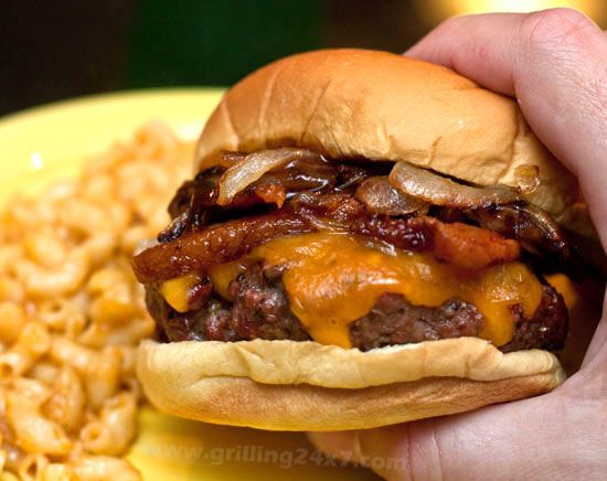 Chucks Roadhouse Bar & Grill | 125 Pedersen Dr, Aurora, ON L4G 0E3, Canada | Phone: (905) 503-8666