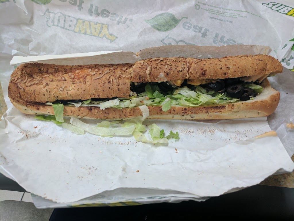 Subway | 5985 Mavis Rd, Mississauga, ON L5R 3T7, Canada | Phone: (905) 501-8782