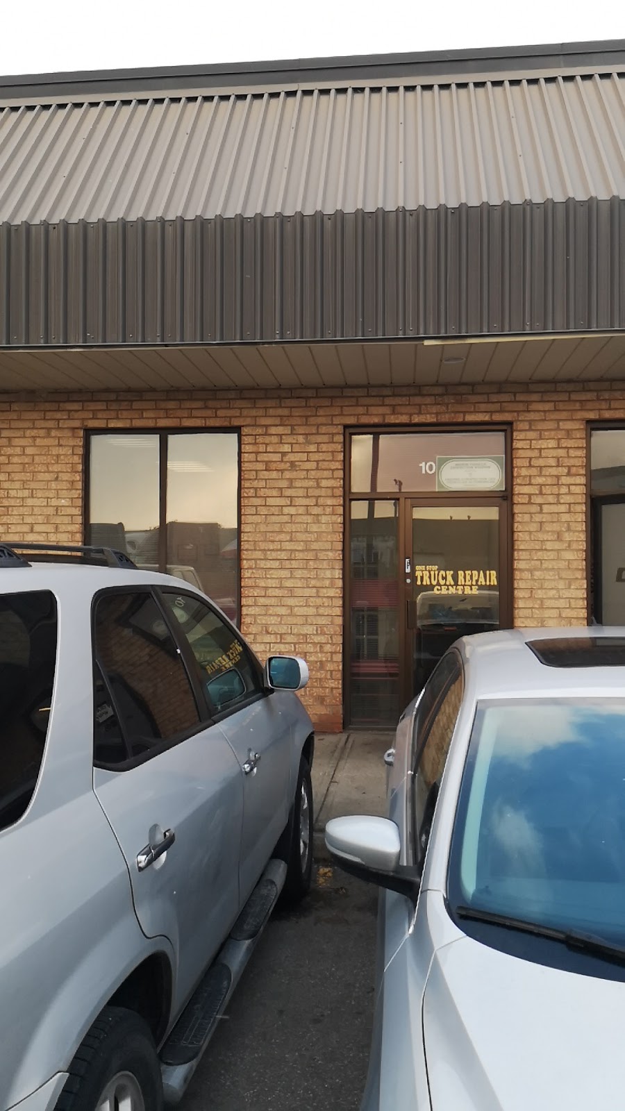 One Stop Truck Repair Center | unit 10-11, 6771 Columbus Rd, Mississauga, ON L5T 2J9, Canada | Phone: (416) 991-1769