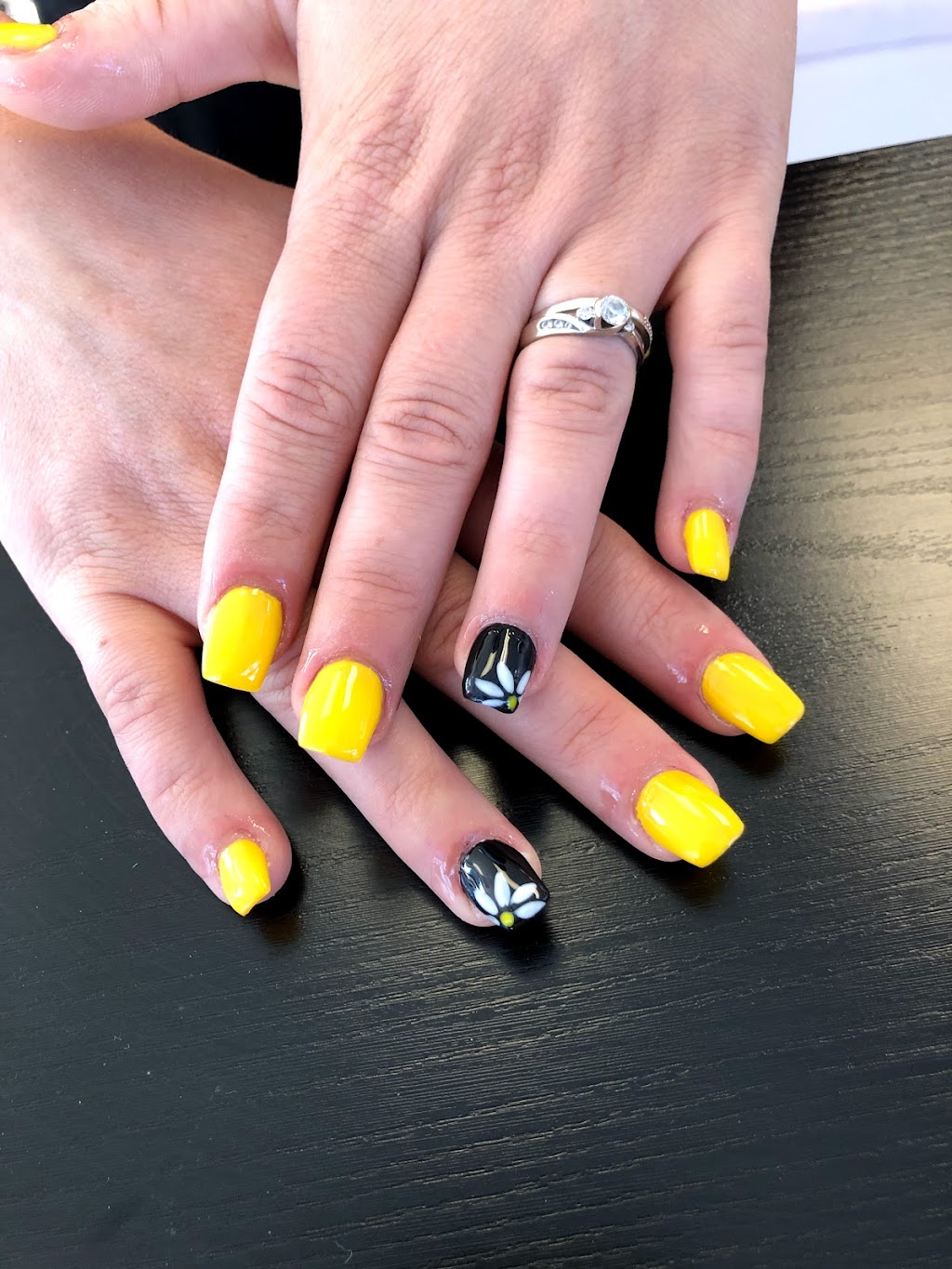 Wasaga nails | 133 33rd St N unit 4, Wasaga Beach, ON L9Z 2C2, Canada | Phone: (705) 422-1111