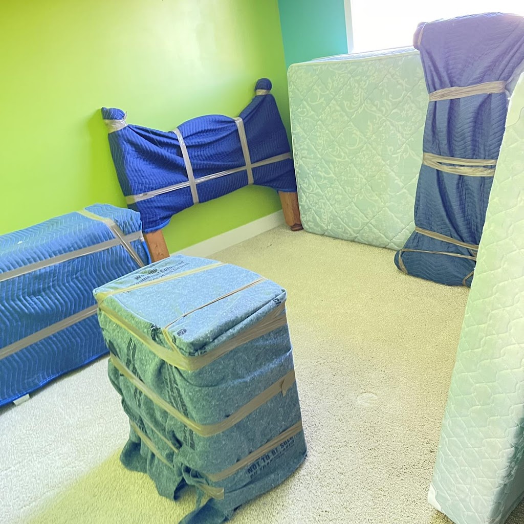 quickmoversbc | 8020 Colonial Dr, Richmond, BC V7C 4V1, Canada | Phone: (604) 518-0727