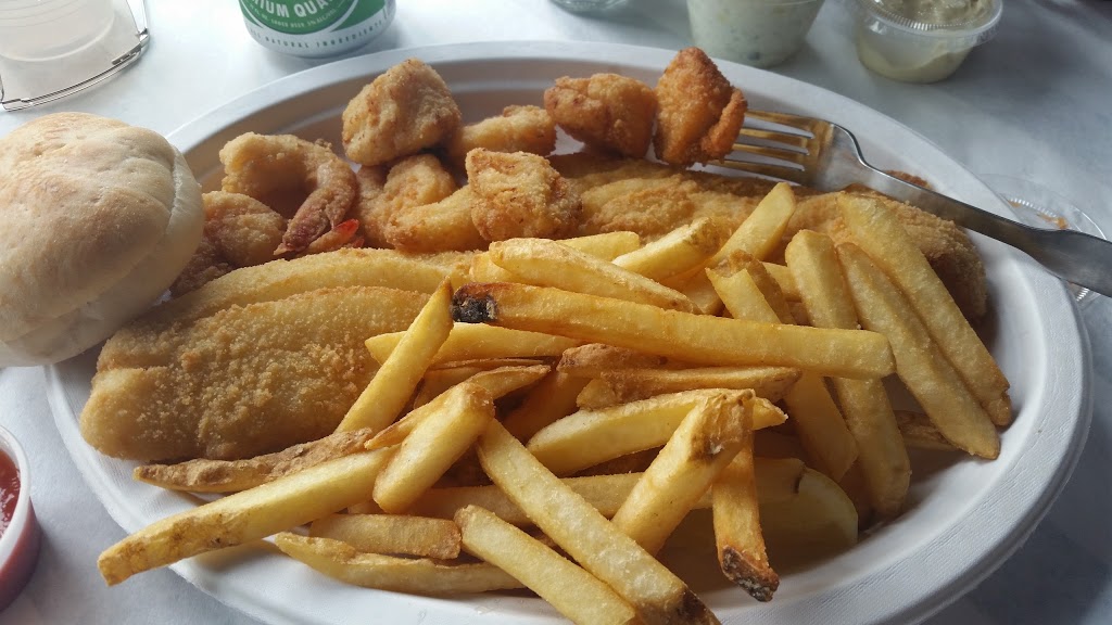Hayes Seafood House | 8900 Main St, Clarence, NY 14031, USA | Phone: (716) 632-1772
