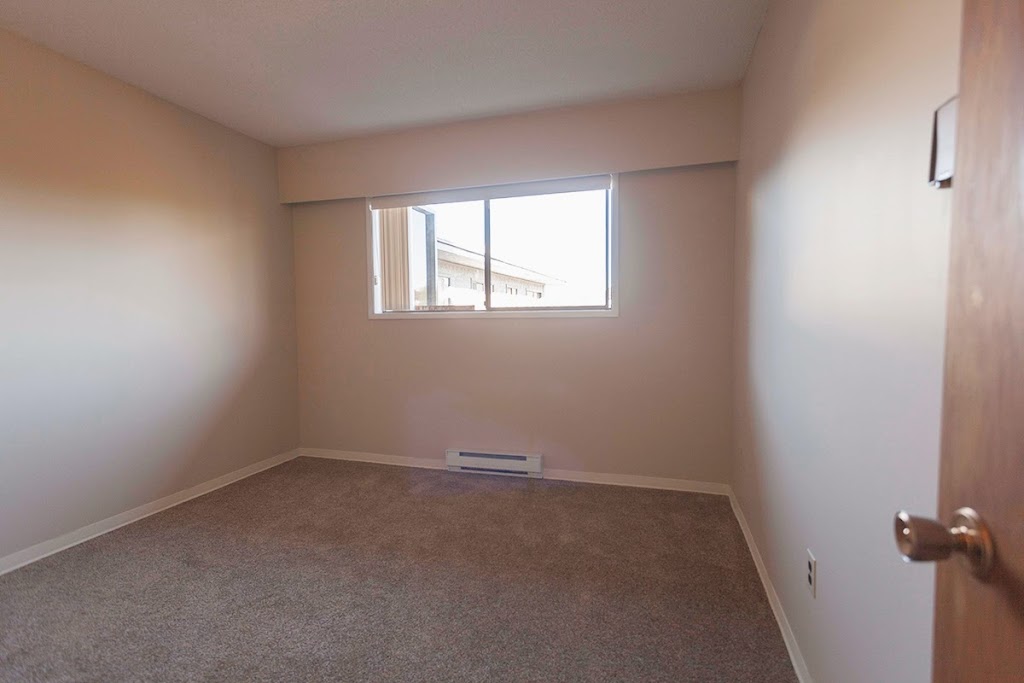 Don Quadra Apartments | 3244 Quadra St, Victoria, BC V8X 1G2, Canada | Phone: (250) 984-1303