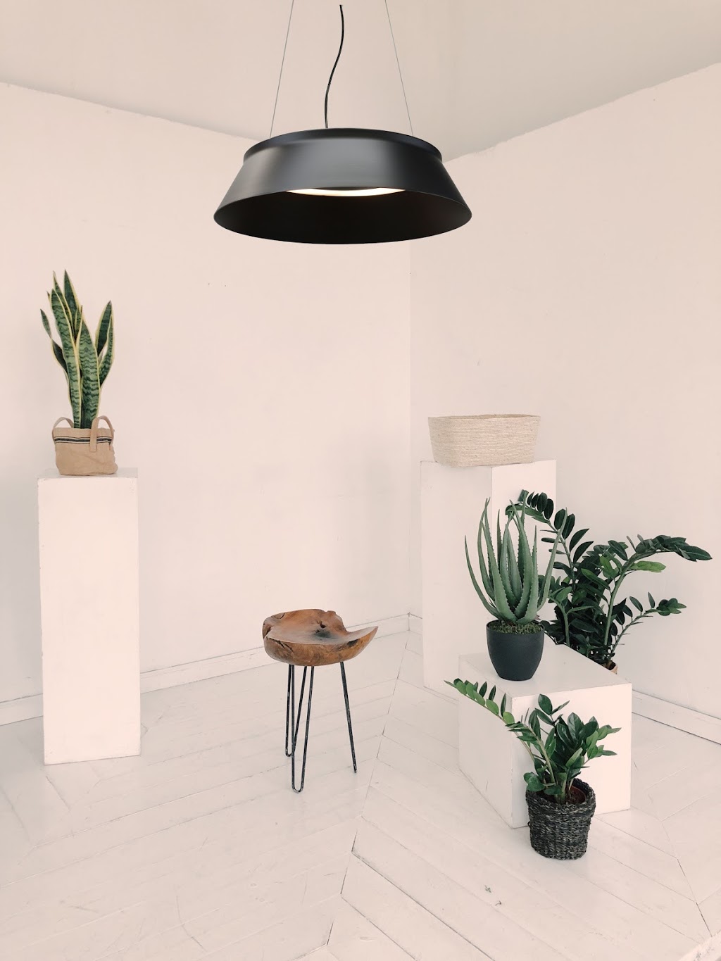 MIORA LUMINAIRE | 473 Rue Édouard, Granby, QC J2G 3Z4, Canada | Phone: (514) 622-1868
