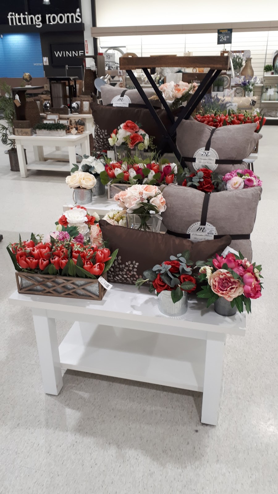 Winners | 30 N Village Way, Barrie, ON L4N 6P3, Canada | Phone: (705) 725-8552