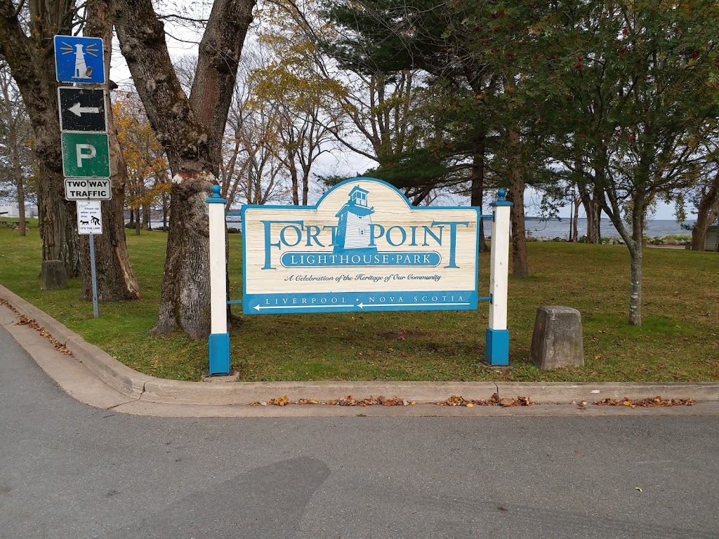 Fort Point Lighthouse | 21 Fort Lane, Liverpool, NS B0T 1K0, Canada | Phone: (902) 354-5260