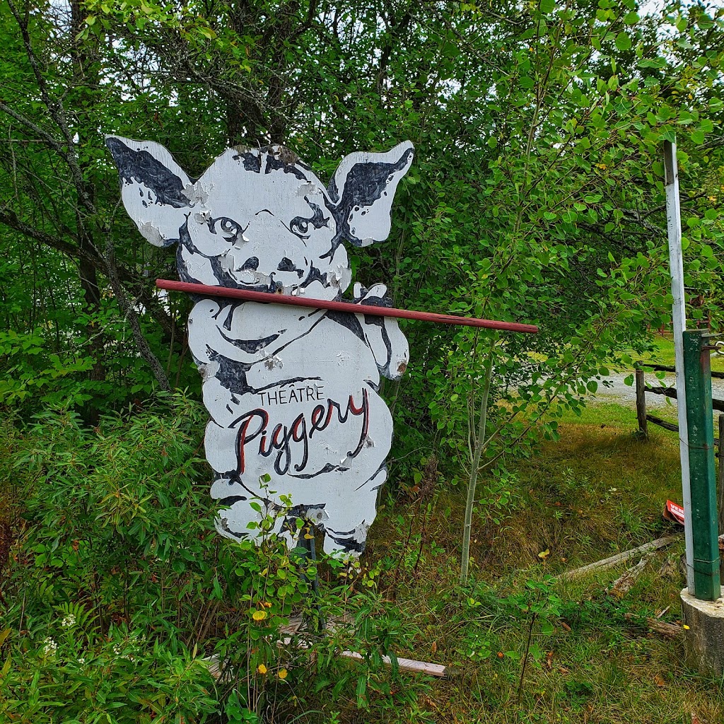 Théâtre Piggery Inc | 215 Rue Simard, Sainte-Catherine-de-Hatley, QC J0B 1W0, Canada | Phone: (819) 842-2431