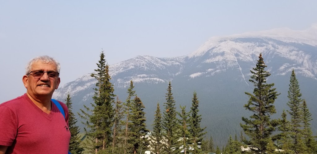 Banff Upper Hot Springs Cafe Inc | 1 Mountain Ave, Banff, AB T1L 1K2, Canada | Phone: (403) 760-3344