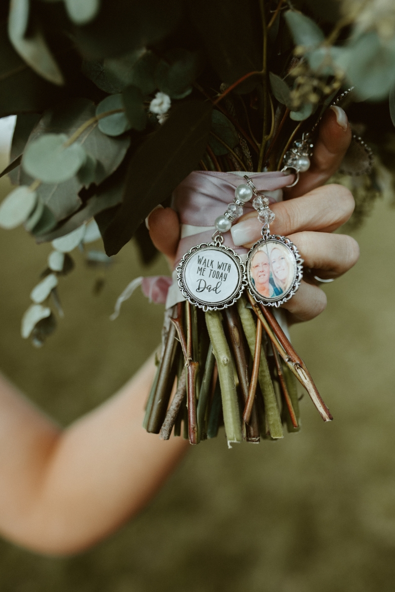 Blue Door Florals & Decor | 27501 Township Rd 374 #15, Alberta T4S 2B1, Canada | Phone: (403) 392-6121