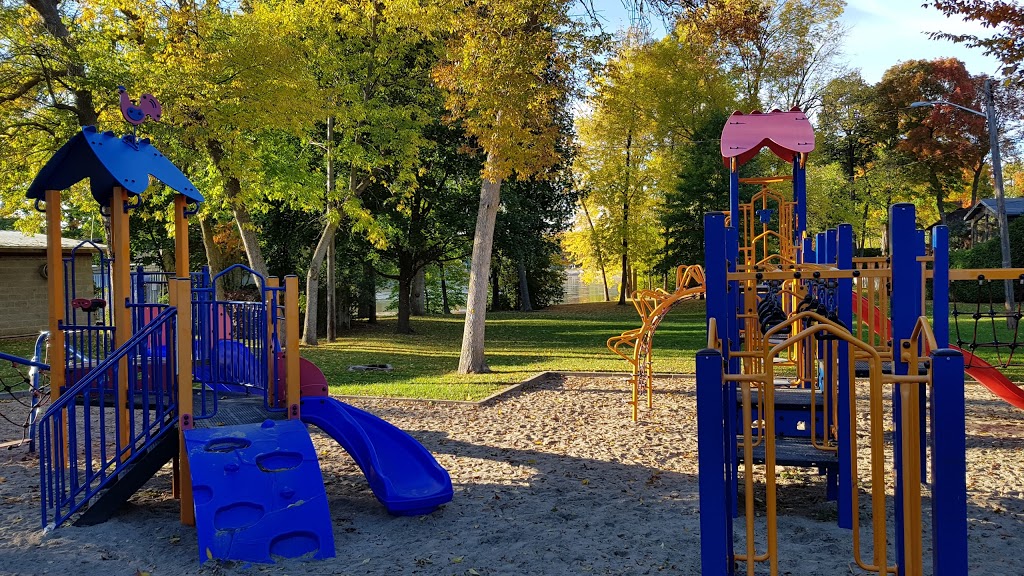 Parc de Versailles | Rue Desjardins, Pierrefonds, QC H8Z 1A8, Canada