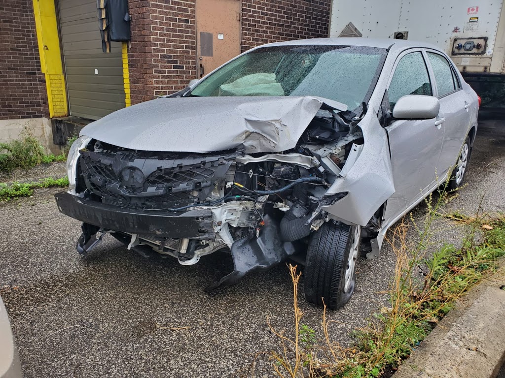 Junk Car Removal Milton | 384 Coombs Ct, Milton, ON L9T 7N5, Canada | Phone: (647) 699-6361
