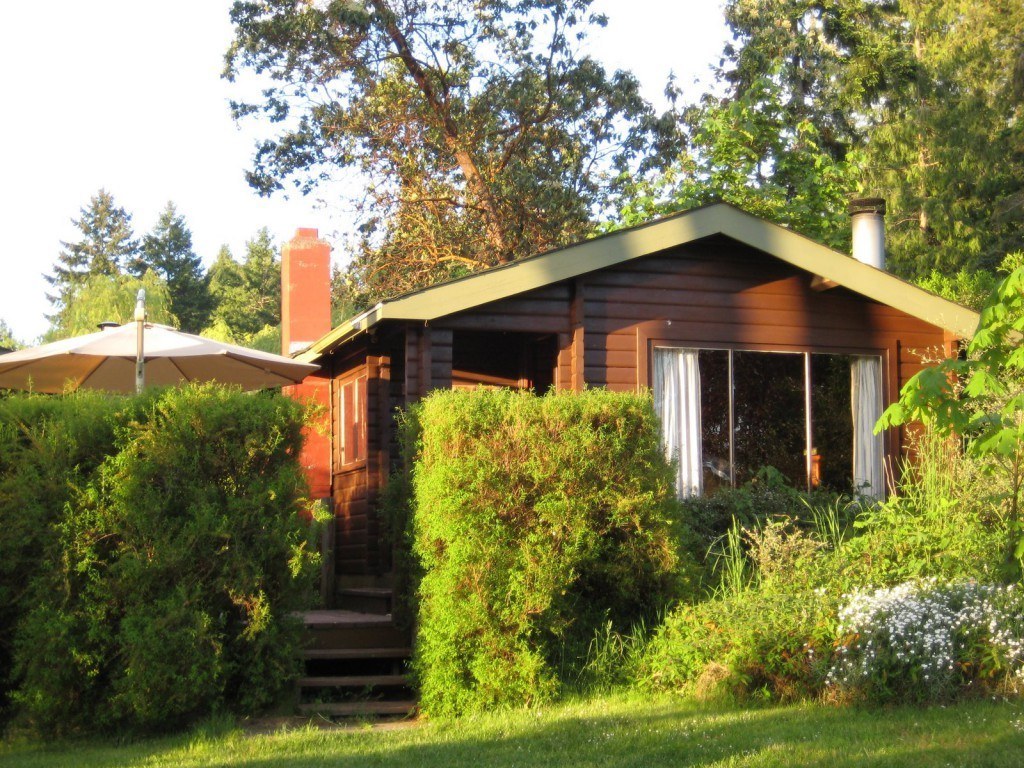 lakeside gardens resort | 1450 N End Rd, Salt Spring Island, BC V8K 1M1, Canada | Phone: (250) 537-5773
