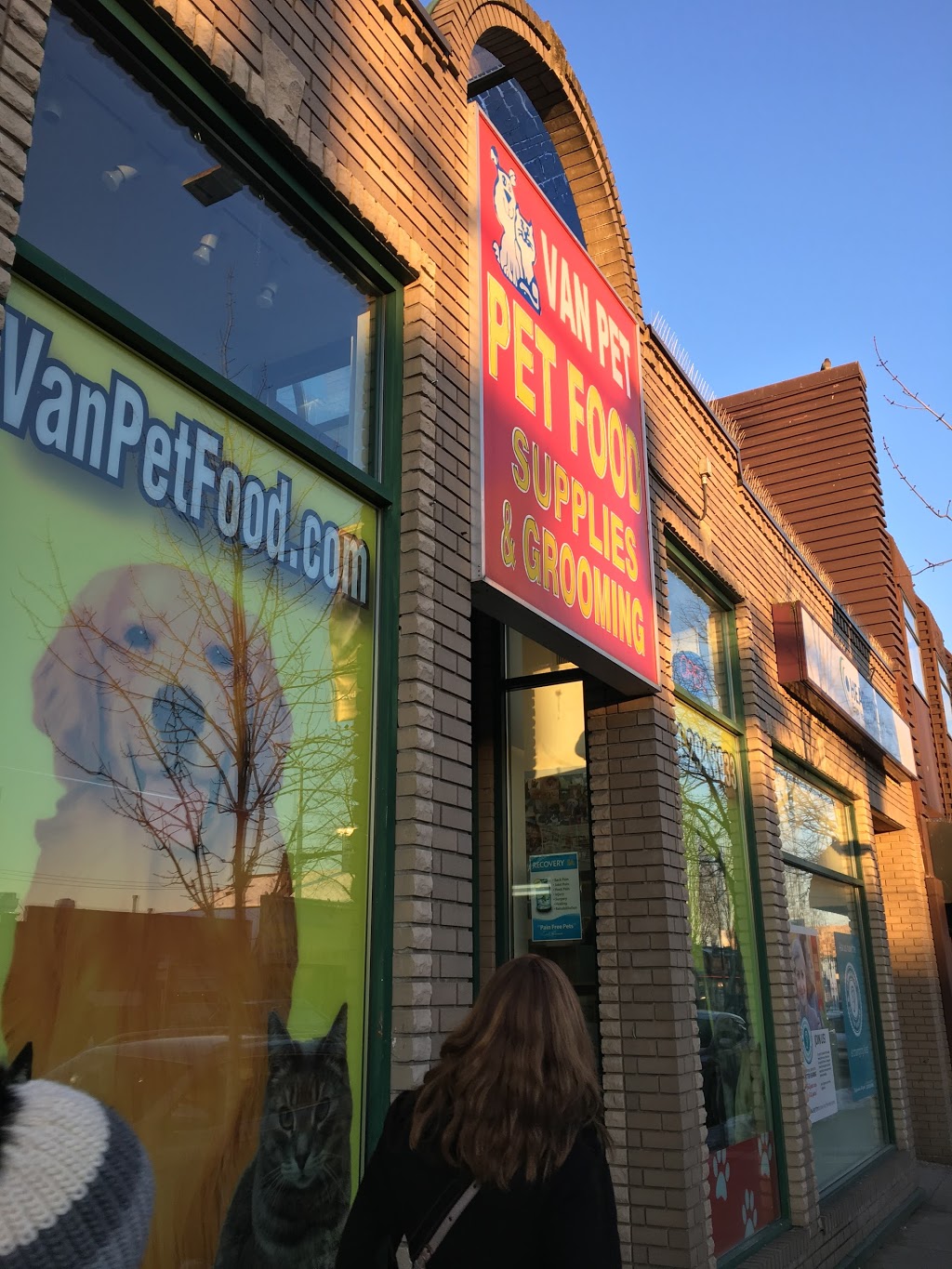 Van Pet Food, Supplies and Grooming - Burnaby | 4111 Hastings St, Burnaby, BC V5C 2J3, Canada | Phone: (604) 294-8933