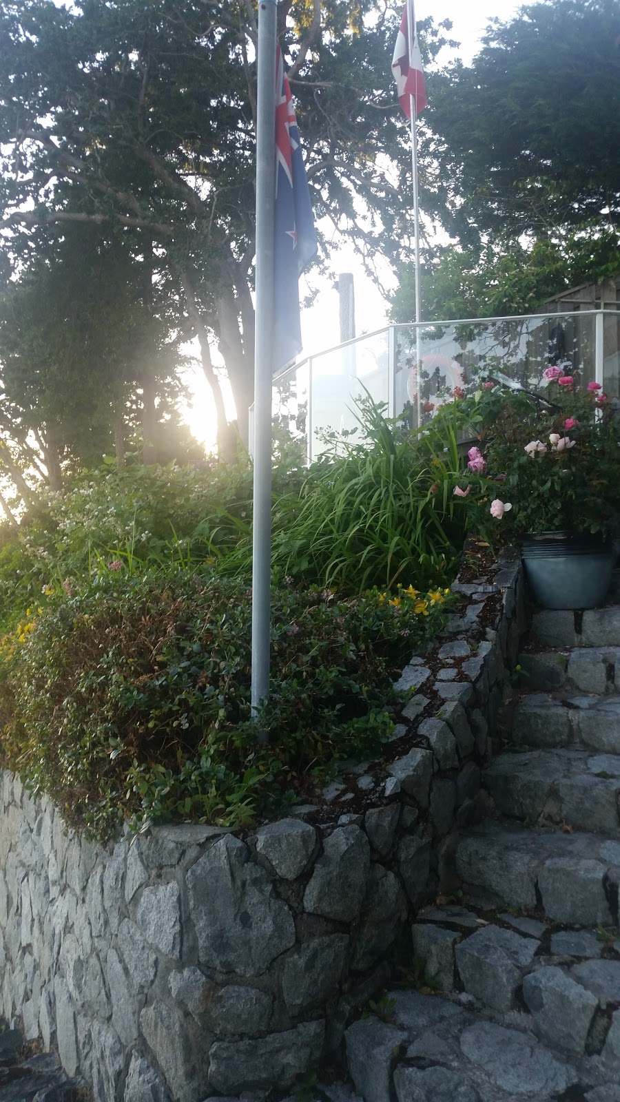 Inlet Beach House B&B | 10830 Madrona Dr, North Saanich, BC V8L 5P1, Canada | Phone: (250) 656-3239