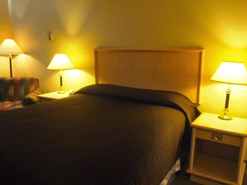 Vulcan Country Inn | 110 Centre St, Vulcan, AB T0L 2B0, Canada | Phone: (403) 485-2281
