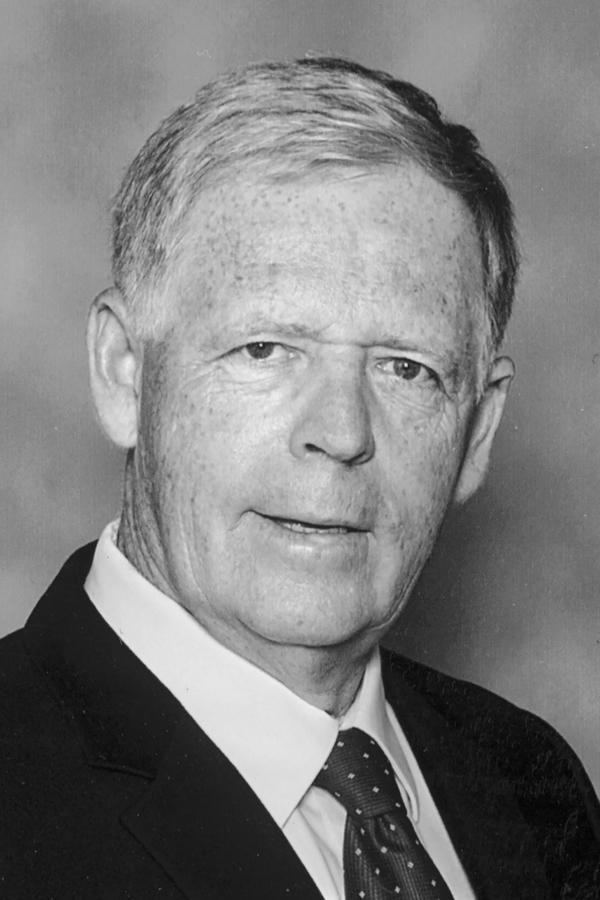 Edward Jones - Financial Advisor: Jim Scott | 945 Queen St, Kincardine, ON N2Z 2Y2, Canada | Phone: (519) 396-9007