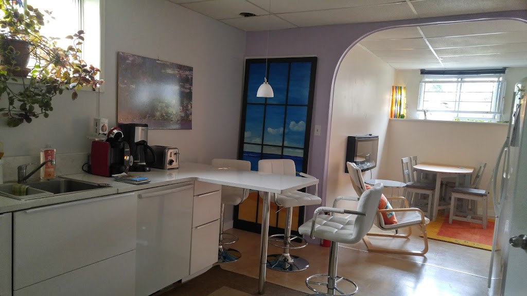 Jasper Place B&B | 8940 150 St NW, Edmonton, AB T5R 1E7, Canada | Phone: (780) 430-0275