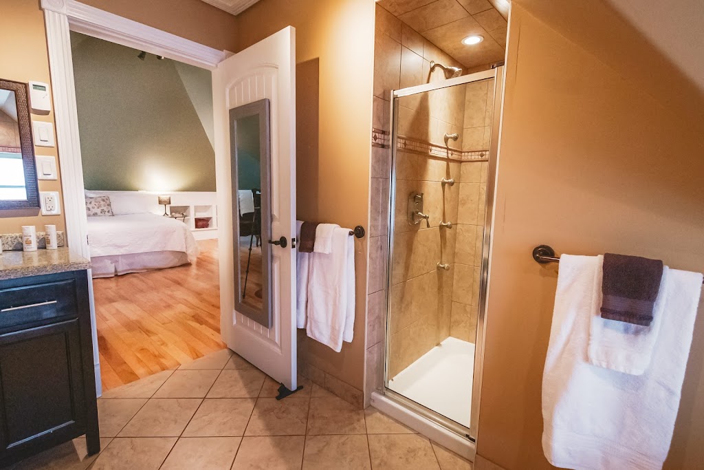 The Whitewater Inn | 1739 Beachburg Rd, Beachburg, ON K0J 1C0, Canada | Phone: (613) 639-9457