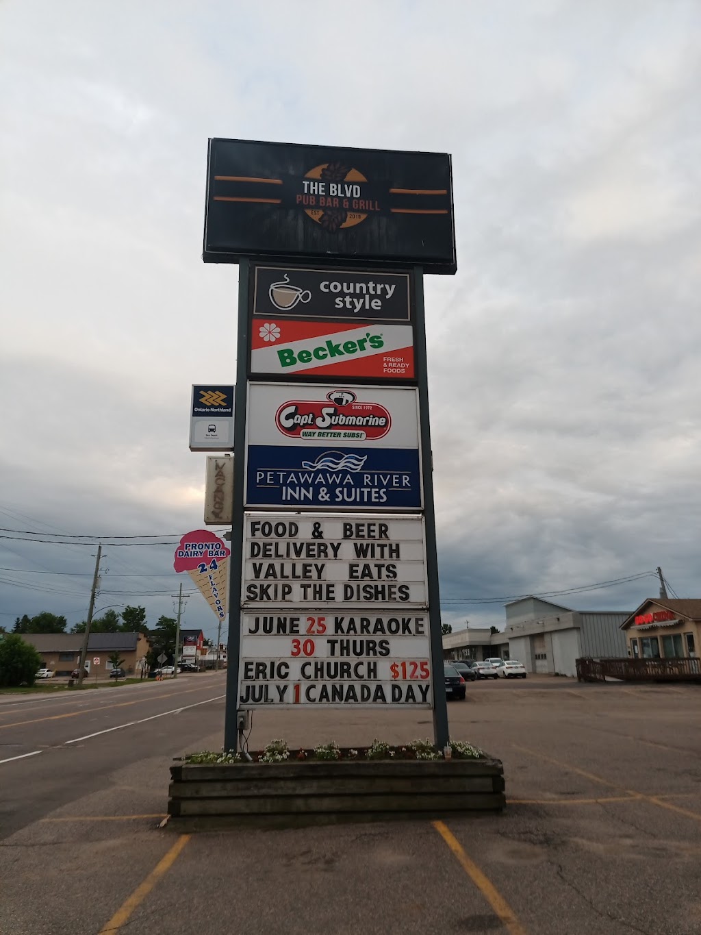 Petawawa River Inn & Suites | 3520 Petawawa Blvd, Petawawa, ON K8H 1W9, Canada | Phone: (613) 687-4686