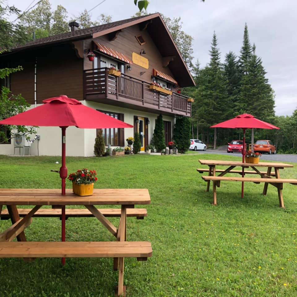 Chez Les Bergeron | 13 Rue Principale, Saint-Aimé-des-Lacs, QC G0T 1S0, Canada | Phone: (418) 201-8080