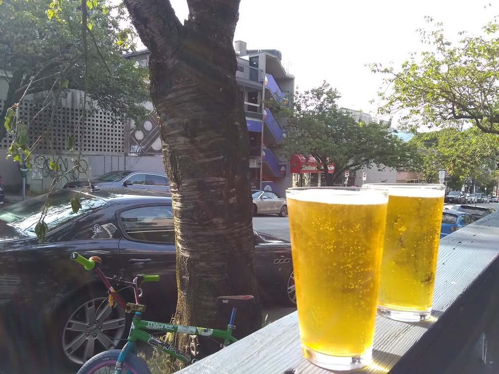 The Kings Head Public House | 1618 Yew St, Vancouver, BC V6K 3E7, Canada | Phone: (604) 738-6966