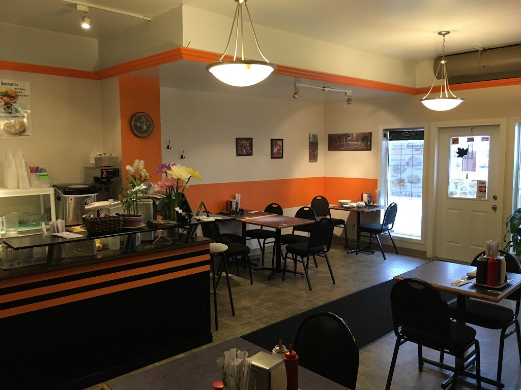 Spinnakers Cafe | 5227 Lakeshore Dr #109, Sylvan Lake, AB T4S 1Y8, Canada | Phone: (403) 864-7230