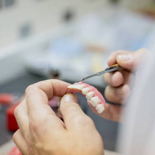 Gouin, Verreault Denturologistes - La Baie | 751 Rue Mars suite 2, La Baie, QC G7B 3N6, Canada | Phone: (418) 544-4265