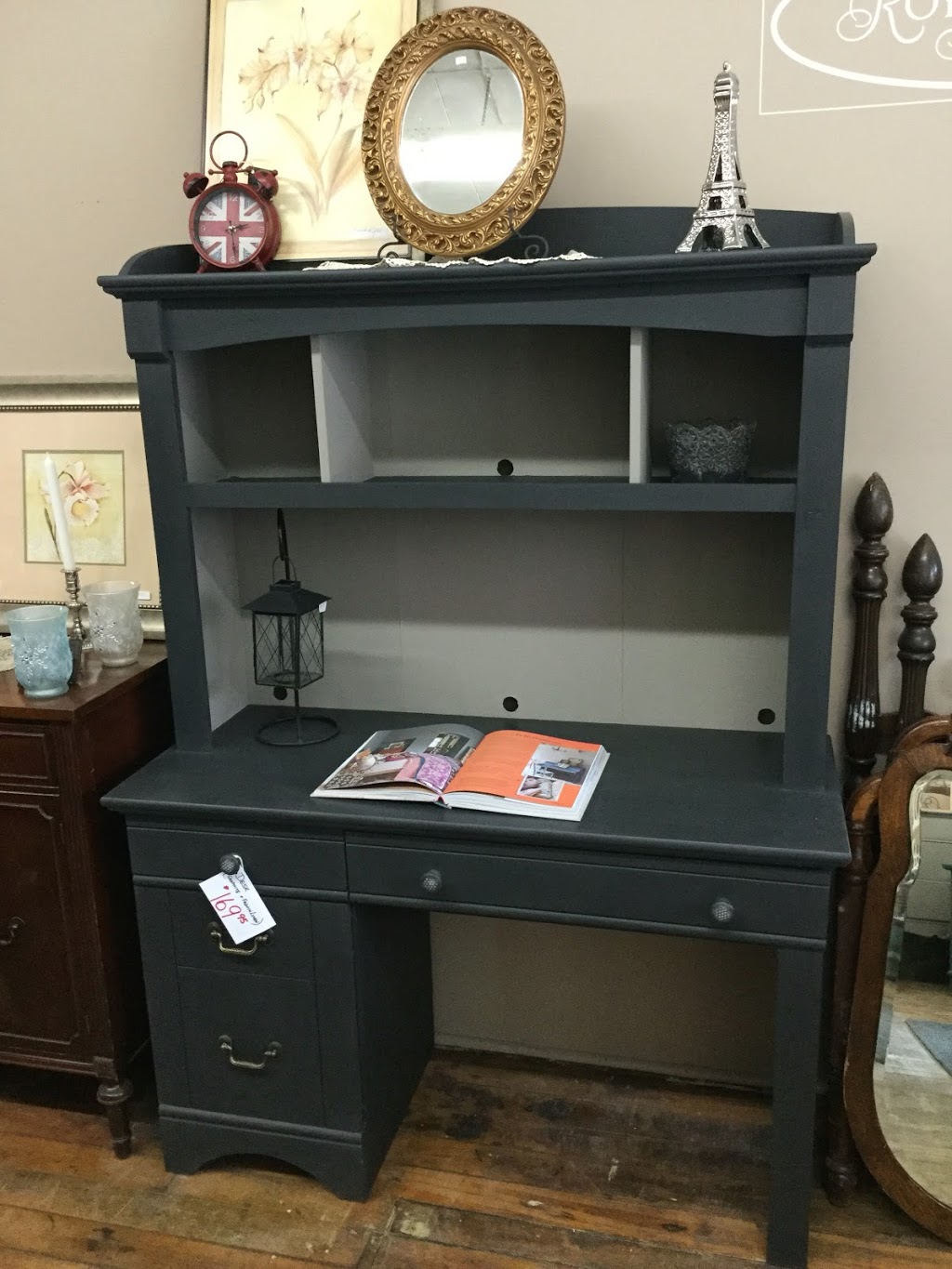 The Woodhouse | 223 A Main St, Glencoe, ON N0L 1M0, Canada | Phone: (519) 287-3942