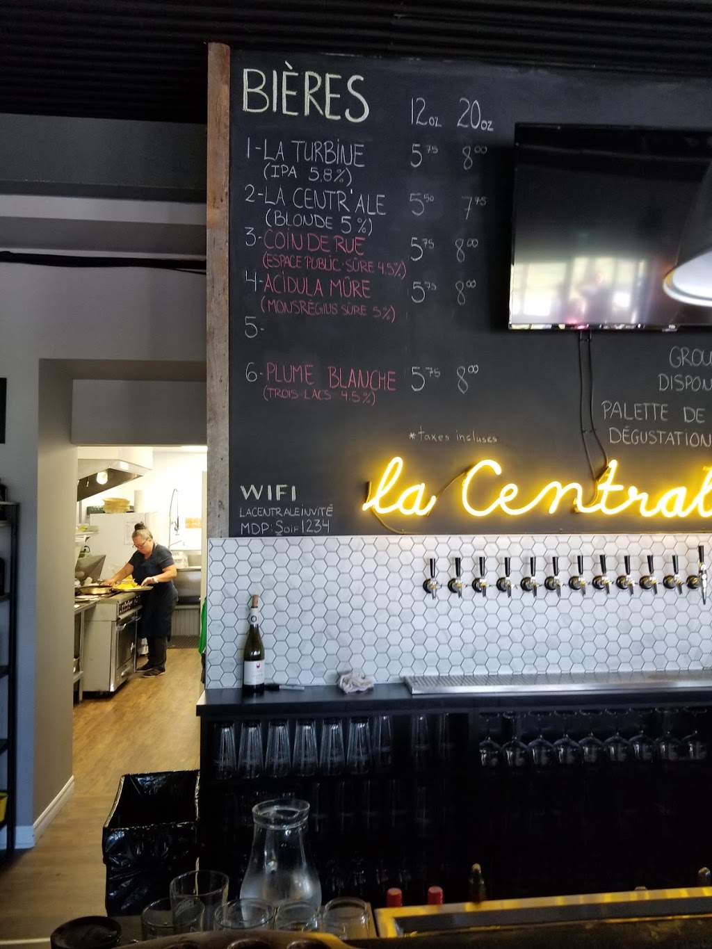 Microbrasserie La Centrale | 2 Rue Richardson, Beauharnois, QC J6N 2T1, Canada | Phone: (450) 395-0953