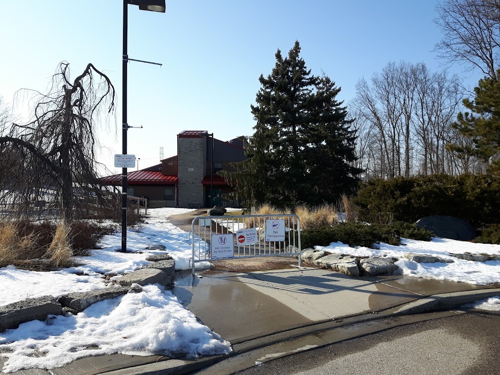 Centennial Park Ski Chalet | 256 Centennial Park Rd, Etobicoke, ON M9C 5N3, Canada | Phone: (416) 394-8750