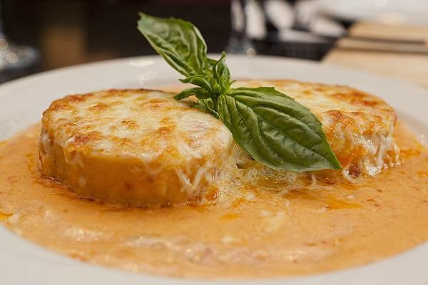 Luganos | 1723 Boulevard Saint-Martin O, Laval, QC H7S 1N2, Canada | Phone: (450) 686-1888