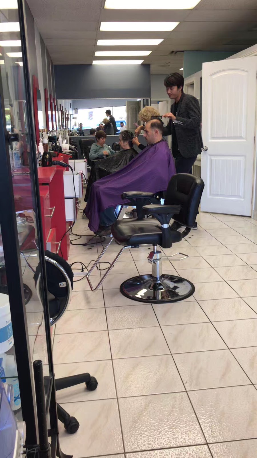 Hair express | 680 Silver Creek Blvd, Mississauga, ON L5A 3Z1, Canada | Phone: (905) 566-0164