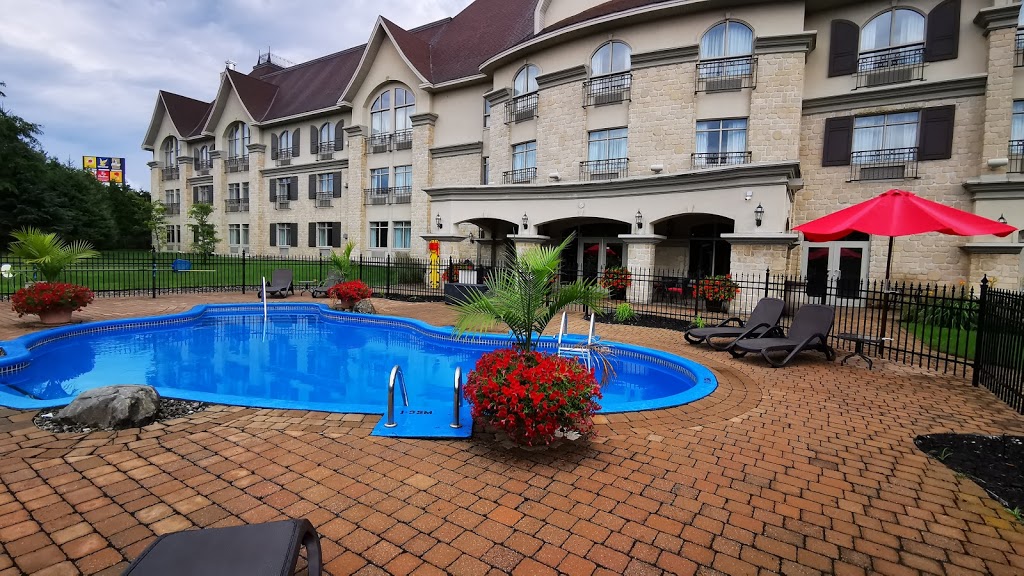Le St-Martin Bromont Hôtel & Suites | 111 Boul. du Carrefour, Bromont, QC J2L 3L1, Canada | Phone: (866) 355-0044