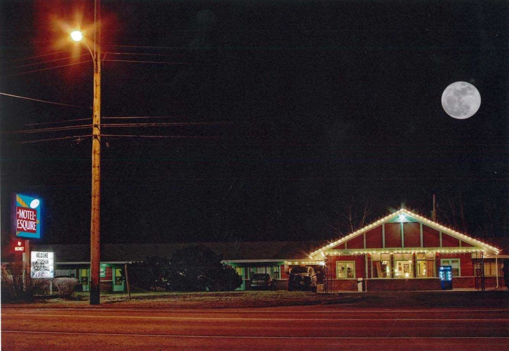 Esquire Motel | 771 Bedford Hwy, Bedford, NS B4A 1A1, Canada | Phone: (902) 835-3367